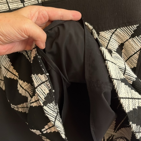 Banana Republic sleeveless Diamond Jaquard dress - Picture 9 of 10